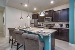 Windsor Island - 7 Bedrooms W- Pool - 4403Wi