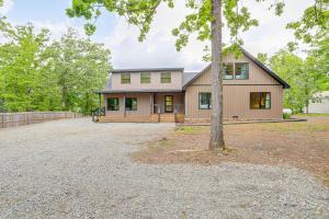 Greers Ferry Lake Retreat Game Room and Fire Pit!