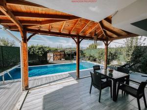 Villa LUX