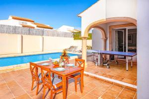 Villa Azafran by Villa Plus