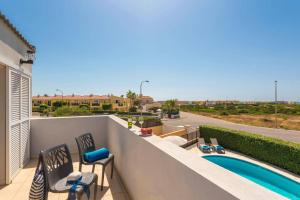 Villa Gris by Villa Plus