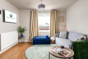 Private 3Bed-Parking-Sleeps5-By FabAccommodation