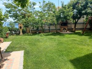 Garden House Kavala, Modern Apartment with BBQ, Motorcycle Parking & Beach Access