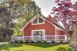 Walk to Reservoir Cicero Home with Furnished Deck!