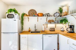 Walk to Reservoir Cicero Home with Furnished Deck!