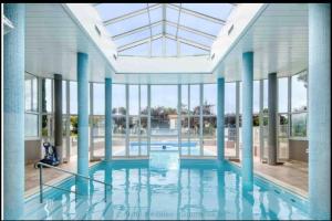 Studio Chateliers, piscine chauffée, spa et jardin à St Martin de Ré