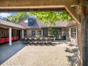 Brabant Mansion for Groups