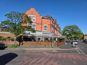 Excellent location 2 Bedroom Flat Chorlton