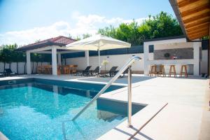 Vacation villa Matic with 7 bedrooms