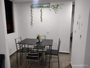 Apartamento vacacional con parqueadero y piscina