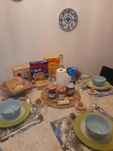 B&B / Chambres d'hotes Double room, in an elegant house, Thuir centre, terraces view Canigou : photos des chambres