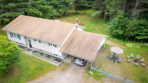 Bancroft Memories 5BR Family Retreat 2 Kitchens