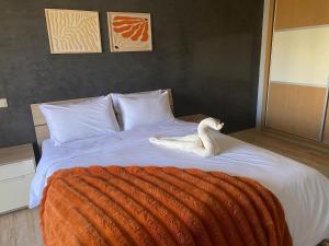 Family Apartment 5 min to Corniche, 2 min to TGV