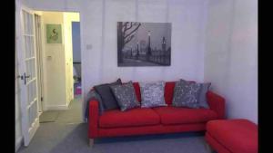 Fresh & Airy Marina Flat Next to Thames