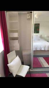 Fresh & Airy Marina Flat Next to Thames