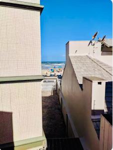 BEIRA MAR distancia de 120 metros para 6 pessoas Mobiliado ar-condicionado Wi-Fi máquina de lavar roupa