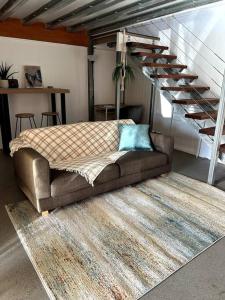 Quiet granny flat with loft bedroom