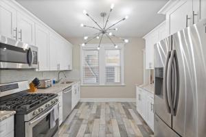 Dazzling Bungalow within 2 Blocks of Beach