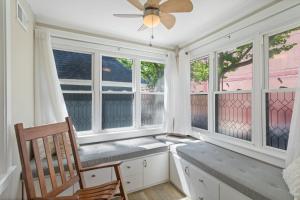 Dazzling Bungalow within 2 Blocks of Beach