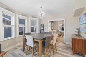 Dazzling Bungalow within 2 Blocks of Beach