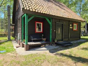 Na Zboczu - Rodzinny Domek w Lesie na Mazurach z Basenem i Sauną