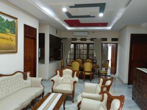 Siloyo Homestay - Hommy place to stay!