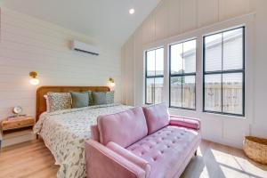 Designer Coastal Studio: Walk to Beach, Near 30A