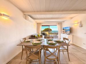 222 Seafront Apartment with Beach Access in Baja Sardinia - by Coral Property