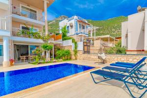 Stunning Modern Duplex Apartment in Central Kalkan