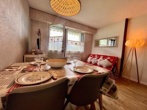 Studio Cocooning avec Balcon, Parking Souterrain au Cœur de Samoëns - FR-1-624-70