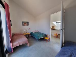 Maisons de vacances Maison d-architecte au calme, 9 pers, proche plage, Arzon - FR-1-775-27 : photos des chambres