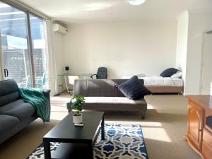 Low Price Family Apartment-2 Bedroom -Parking-WiFi - Sleeps 5