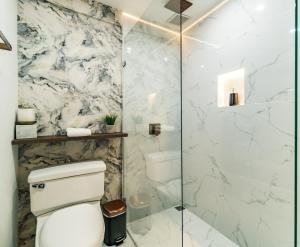 One Apartments Lleras