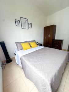 Modern loft with parking, pool and view!