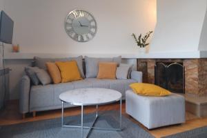 Three-Bedroom Apartment with Balcony and Sea View room in Apartments and rooms with parking space Makarska - 6767