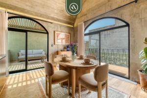 Luxury 3 BR House in Downtown - AC - Peaceful