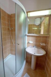 Apartments by the sea Stara Novalja, Pag - 13938