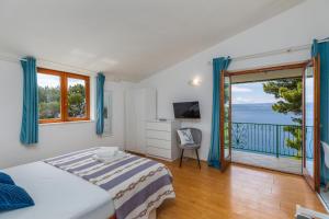Apartments by the sea Brela, Makarska - 2713