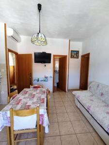 Apartments by the sea Povlja, Brac - 5644