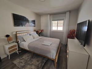Elegant upper unit bungalow - 10 mn from downtown