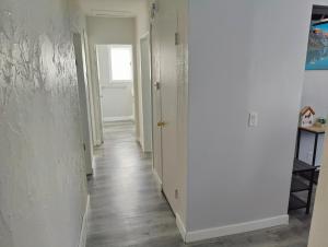 Elegant upper unit bungalow - 10 mn from downtown