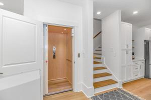 300steps to beach Private Pool Elevator Games Firepit