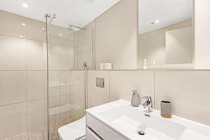 Luxury, modern apartment with rooftop pool