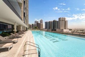 Trillionaire Bayhouse - Chic 1BR with Views, Pool and Gym - 5hvězdičkové hotely ve městě Dubaj
