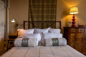 Luxury Wood panelled West End GF Flat