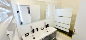 Appartement Standing 110m2 lumineux, Clim, balcons