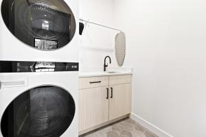 Two Mile Pines Luxe 5BR Forest Retreat