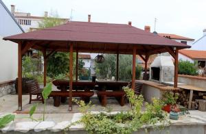 Apartments with parking space Pula - 24245