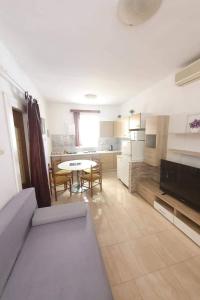 Seaside holiday house Drasnice, Makarska - 10359