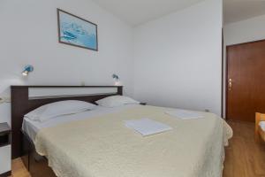 Apartments and rooms by the sea Brela, Makarska - 24416